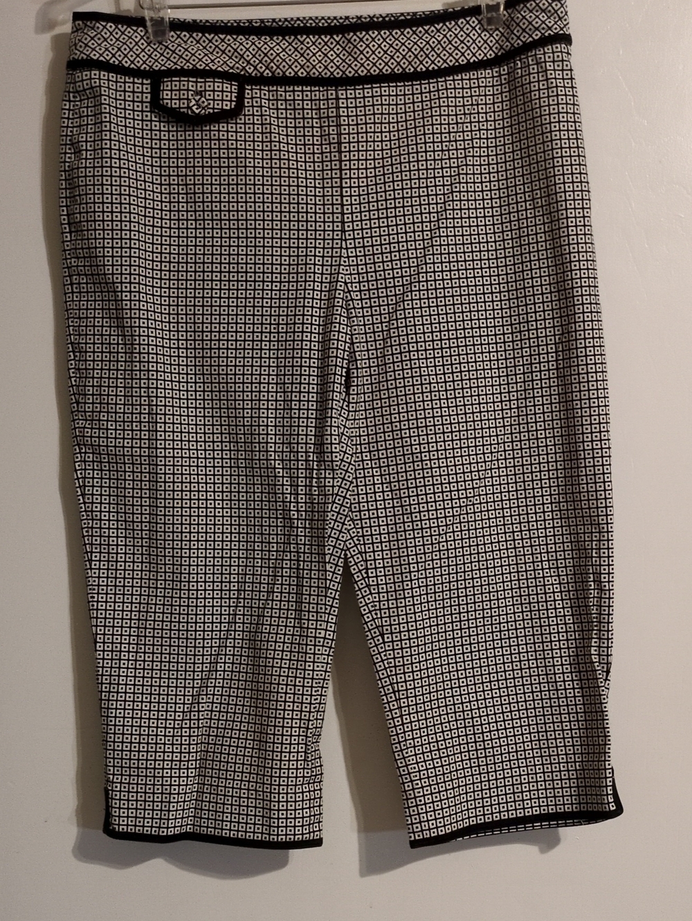 Talbot's Black & White Geometric Knit Capri Pants 12p